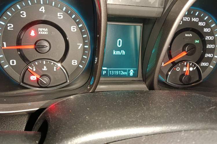 Used Chevrolet Malibu 2013 1.6T Automatic Comfort Edition Odometer Close Up