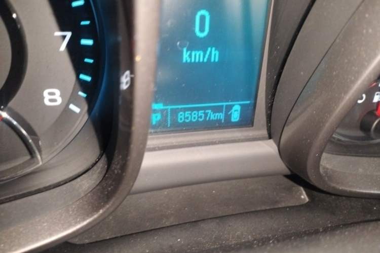 Used Chevrolet Malibu 2013 2.0L Automatic Luxury Edition Odometer Close Up