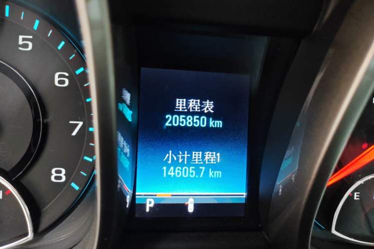 Used Chevrolet Malibu 2013 2.0L Automatic Luxury Edition Odometer Close Up