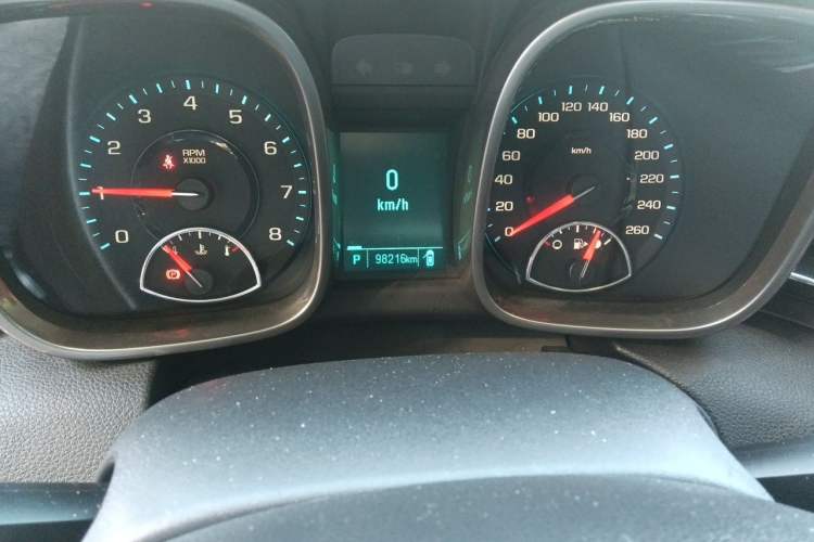 Used Chevrolet Malibu 2013 2.0L Automatic Luxury Edition Odometer Close Up