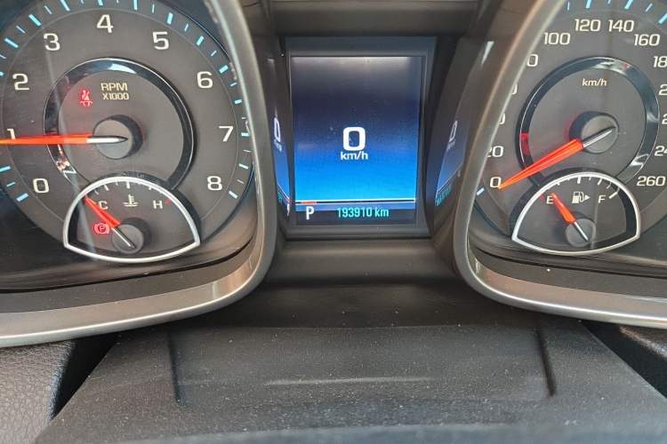 Used Chevrolet Malibu 2013 2.0L Automatic Luxury Edition Odometer Close Up