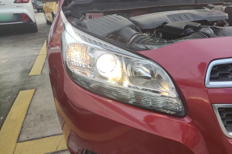 Used Chevrolet Malibu 2013 2.0L Automatic Luxury Edition Right Front Headlight