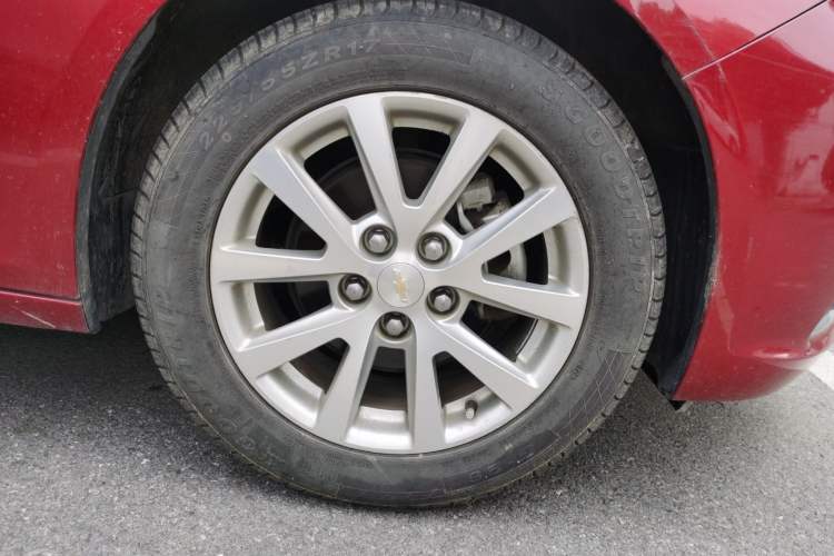 Used Chevrolet Malibu 2013 2.4L Automatic Luxury Edition Right Front Wheel Hub