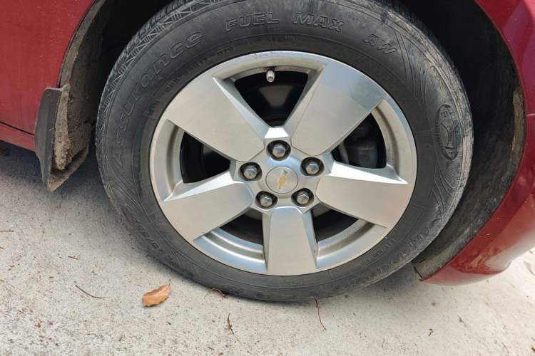 Used Chevrolet Malibu 2013 1.6T Automatic Comfort Edition Right Front Wheel Hub