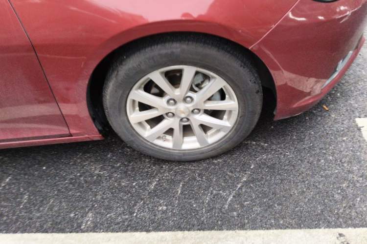 Used Chevrolet Malibu 2013 2.0L Automatic Luxury Edition Right Front Wheel Hub