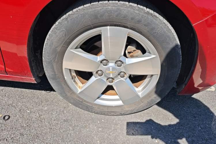 Used Chevrolet Malibu 2013 2.0L Automatic Comfort Edition Right Front Wheel Hub
