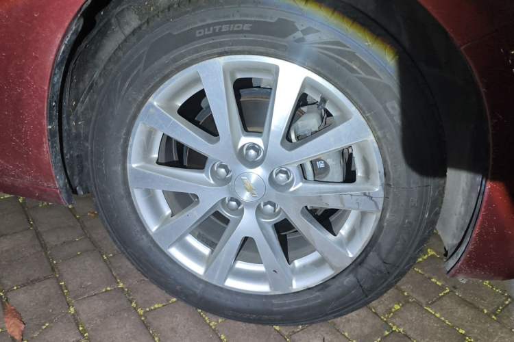 Used Chevrolet Malibu 2013 2.0L Automatic Luxury Edition Right Front Wheel Hub