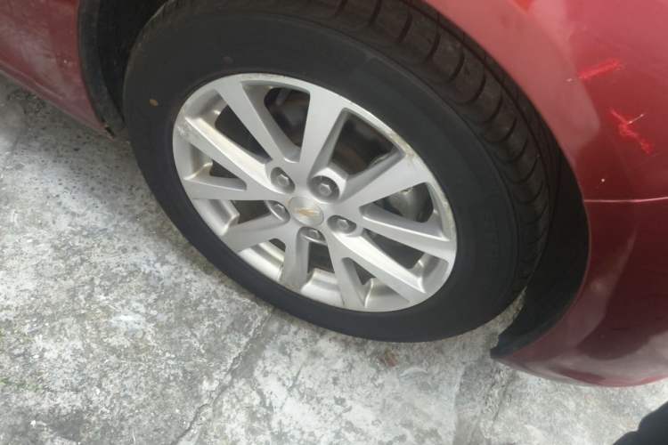 Used Chevrolet Malibu 2013 2.0L Automatic Luxury Edition Right Front Wheel Hub