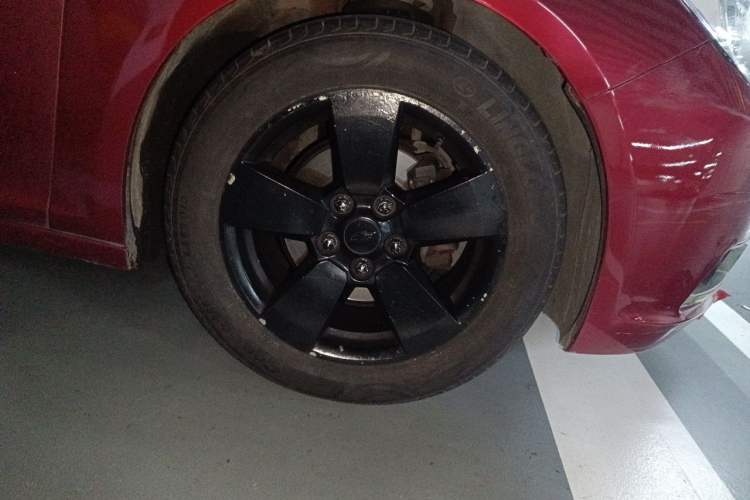 Used Chevrolet Malibu 2013 2.0L Automatic Comfort Edition Right Front Wheel Hub