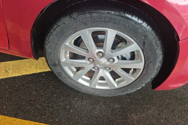 Used Chevrolet Malibu 2013 2.0L Automatic Luxury Edition Right Front Wheel Hub