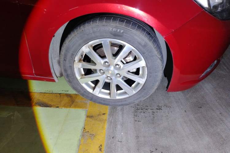 Used Chevrolet Malibu 2013 2.0L Automatic Luxury Edition Right Front Wheel Hub