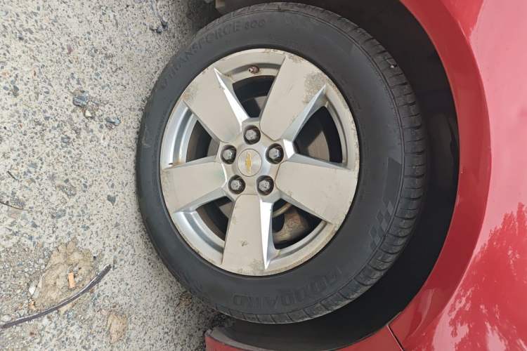 Used Chevrolet Malibu 2013 1.6T Automatic Comfort Edition Right Front Wheel Hub