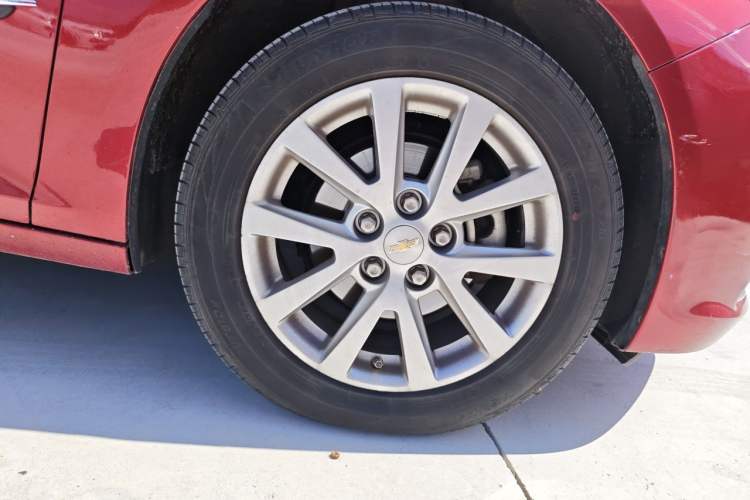 Used Chevrolet Malibu 2013 2.4L Automatic Luxury Edition Right Front Wheel Hub