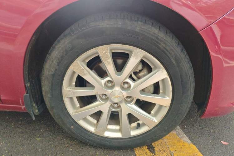 Used Chevrolet Malibu 2013 2.0L Automatic Luxury Edition Right Front Wheel Hub