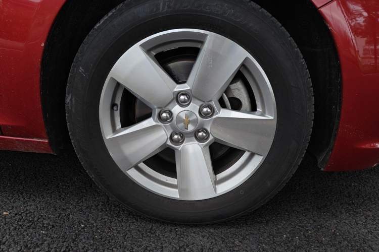 Used Chevrolet Malibu 2013 1.6T Automatic Luxury Edition Right Front Wheel Hub