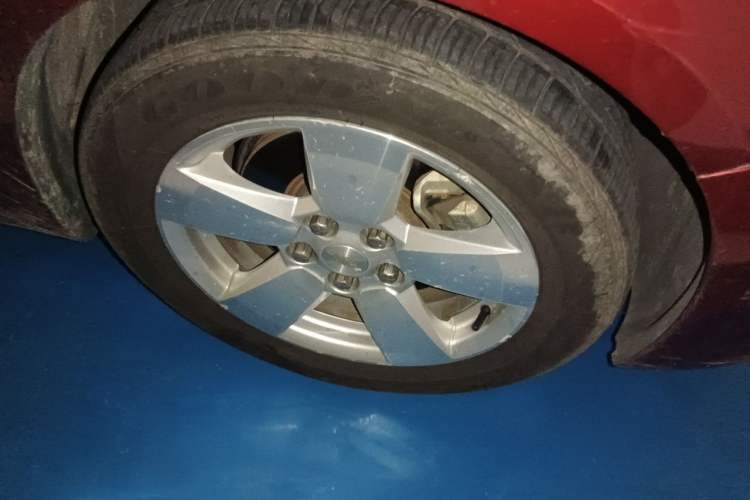 Used Chevrolet Malibu 2013 1.6T Automatic Comfort Edition Right Front Wheel Hub
