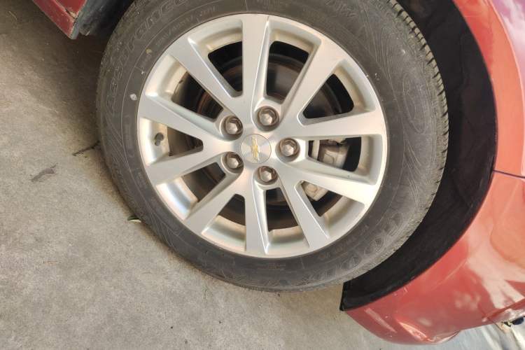 Used Chevrolet Malibu 2013 2.0L Automatic Luxury Edition Right Front Wheel Hub