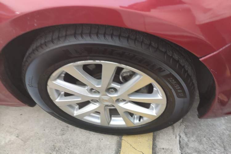 Used Chevrolet Malibu 2013 2.0L Automatic Luxury Edition Right Front Wheel Hub