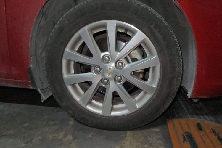 Used Chevrolet Malibu 2013 2.4L Automatic Luxury Edition Right Front Wheel Hub