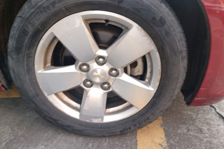 Used Chevrolet Malibu 2013 1.6T Automatic Comfort Edition Right Front Wheel Hub