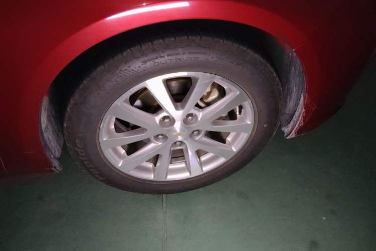 Used Chevrolet Malibu 2013 2.0L Automatic Luxury Edition Right Front Wheel Hub