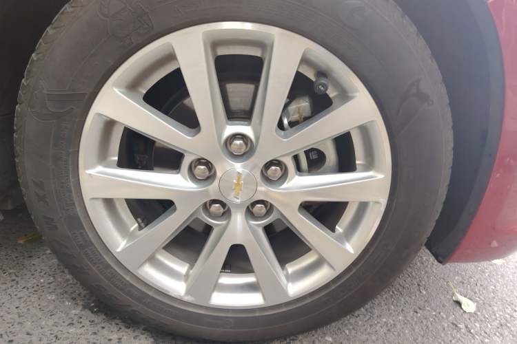 Used Chevrolet Malibu 2013 2.4L Automatic Luxury Edition Right Front Wheel Hub