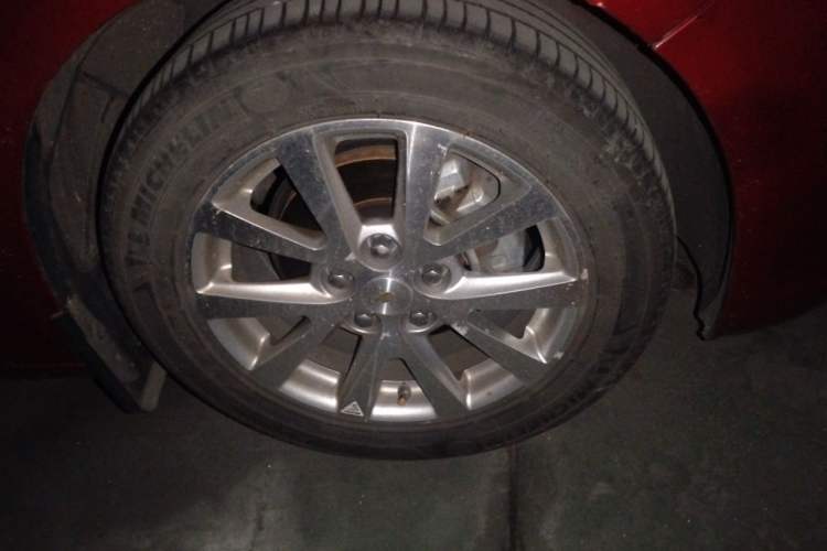 Used Chevrolet Malibu 2013 2.0L Automatic Luxury Edition Right Front Wheel Hub