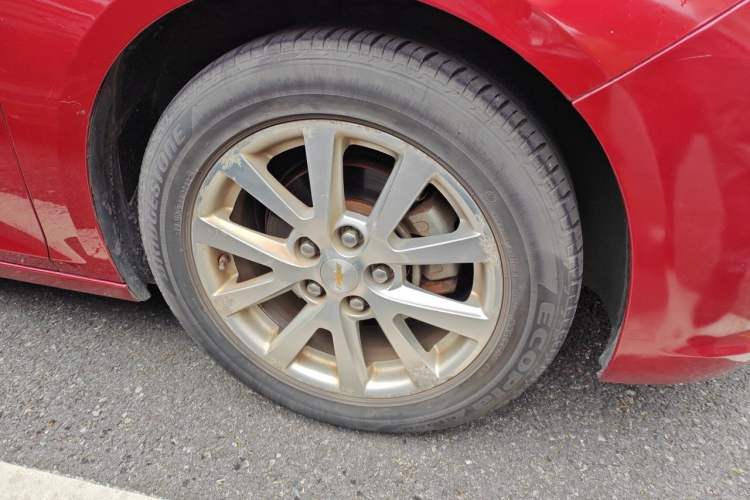 Used Chevrolet Malibu 2013 2.0L Automatic Luxury Edition Right Front Wheel Hub