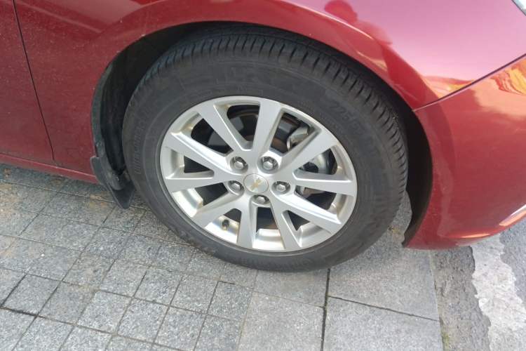 Used Chevrolet Malibu 2013 2.0L Automatic Luxury Edition Right Front Wheel Hub