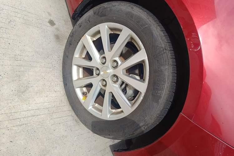 Used Chevrolet Malibu 2013 2.4L Automatic Luxury Edition Right Front Wheel Hub