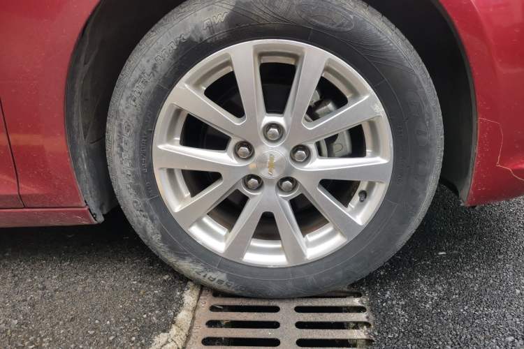 Used Chevrolet Malibu 2013 2.0L Automatic Luxury Edition Right Front Wheel Hub