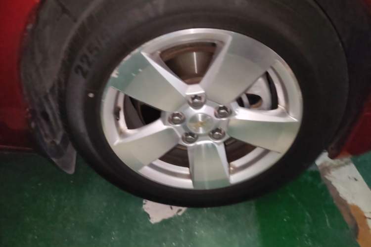 Used Chevrolet Malibu 2013 1.6T Automatic Comfort Edition Right Front Wheel Hub