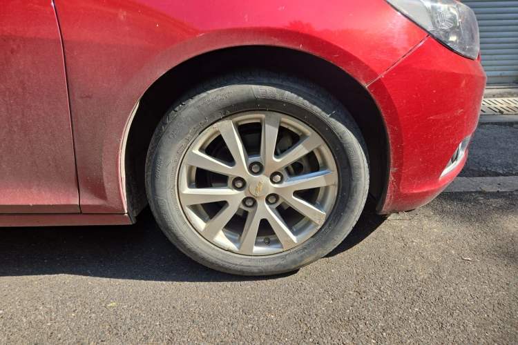 Used Chevrolet Malibu 2013 2.0L Automatic Luxury Edition Right Front Wheel Hub