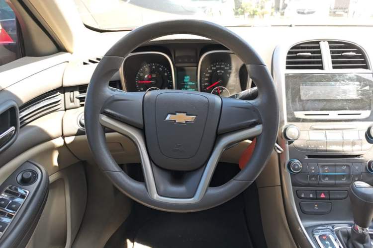 Used Chevrolet Malibu 2013 2.0L Automatic Comfort Edition Steering Wheel