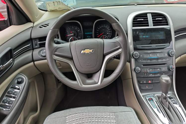 Used Chevrolet Malibu 2013 2.0L Automatic Comfort Edition Steering Wheel