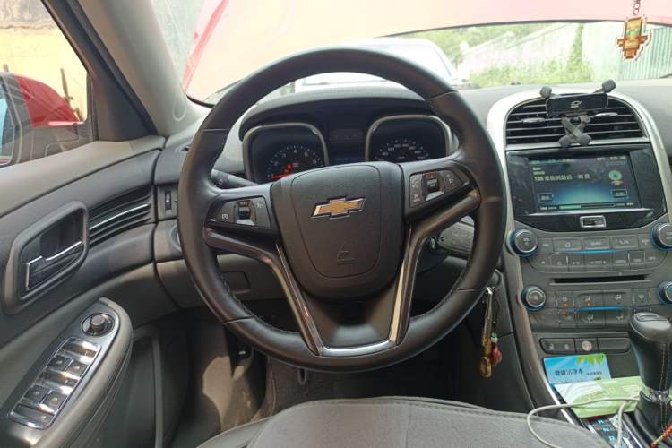 Used Chevrolet Malibu 2013 2.4L Automatic Luxury Edition Steering Wheel