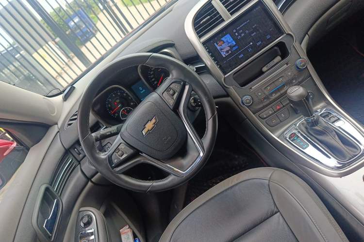 Used Chevrolet Malibu 2013 2.4L Automatic Luxury Edition Steering Wheel
