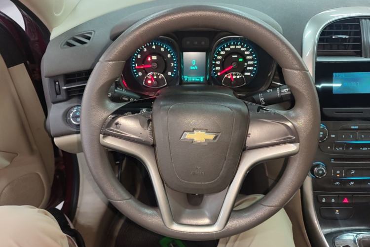 Used Chevrolet Malibu 2013 2.0L Automatic Comfort Edition Steering Wheel