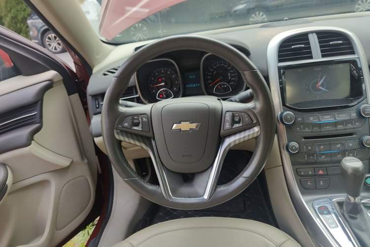 Used Chevrolet Malibu 2013 2.4L Automatic Luxury Edition Steering Wheel
