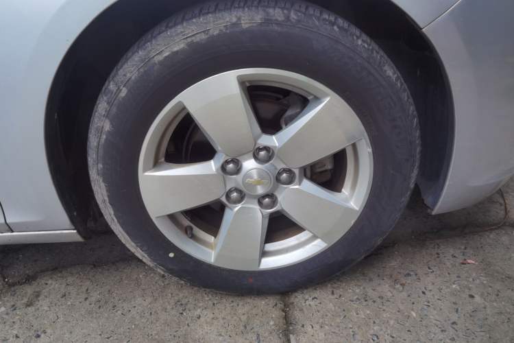 Used Chevrolet Malibu 2013 2.0L Automatic Comfort Edition Right Front Wheel Hub