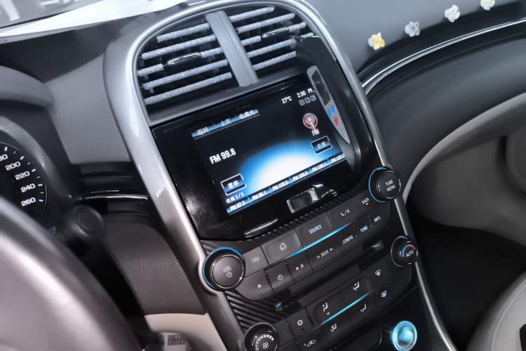 Used Chevrolet Malibu 2013 2.0L Automatic Luxury Edition Audio And AC Panel