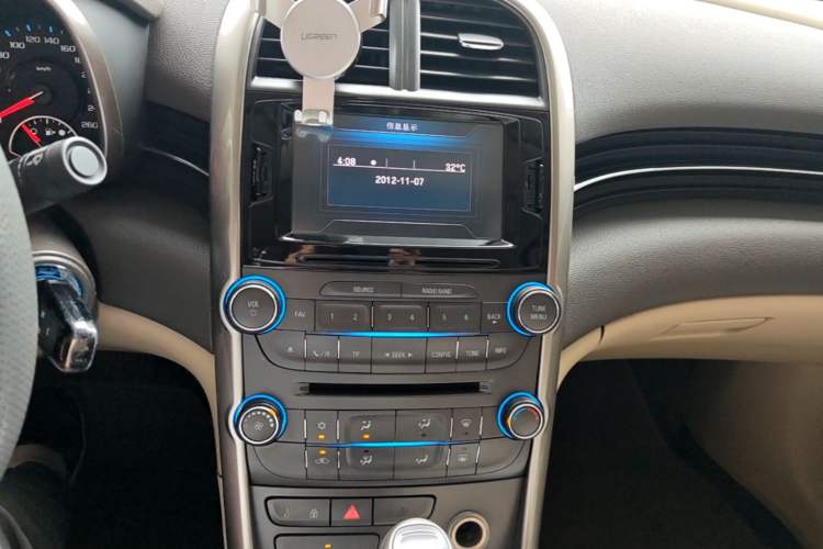 Used Chevrolet Malibu 2013 2.0L Automatic Comfort Edition Audio And AC Panel