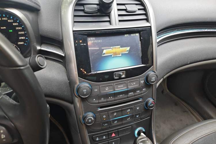 Used Chevrolet Malibu 2013 2.0L Automatic Luxury Edition Audio And AC Panel
