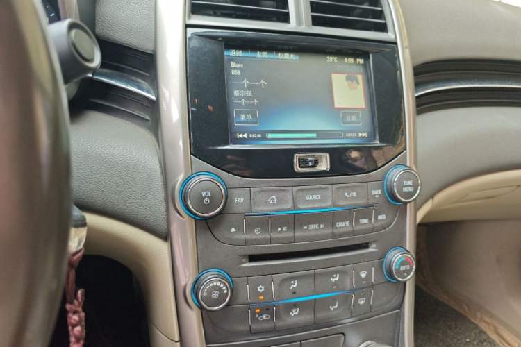 Used Chevrolet Malibu 2013 2.4L Automatic Luxury Edition Audio And AC Panel