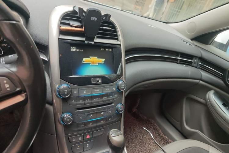 Used Chevrolet Malibu 2013 2.0L Automatic Luxury Edition Audio And AC Panel