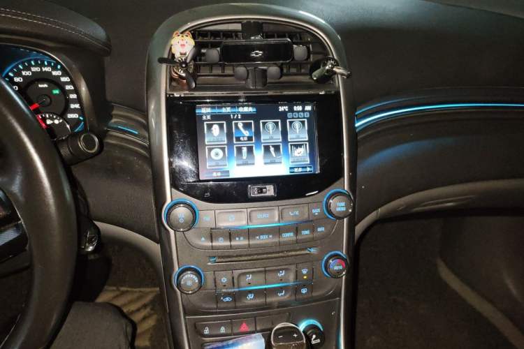 Used Chevrolet Malibu 2013 2.0L Automatic Luxury Edition Audio And AC Panel