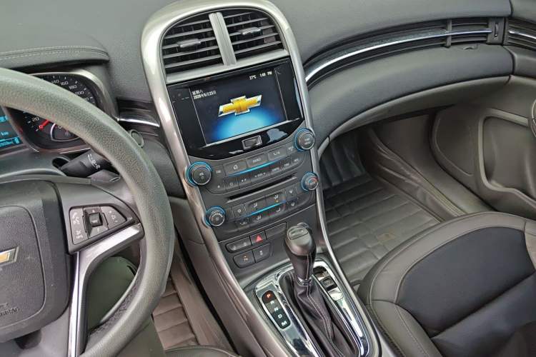 Used Chevrolet Malibu 2013 2.0L Automatic Luxury Edition Audio And AC Panel