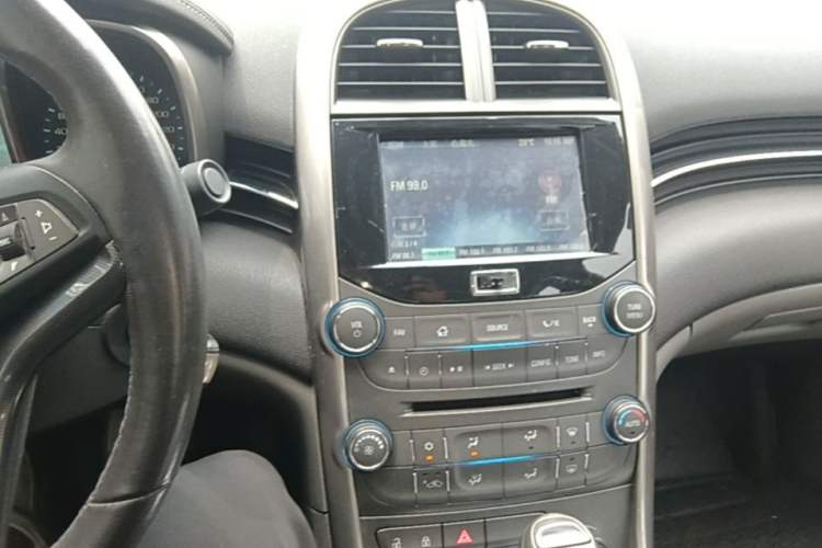 Used Chevrolet Malibu 2013 2.0L Automatic Luxury Edition Audio And AC Panel