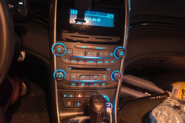 Used Chevrolet Malibu 2013 1.6T Automatic Comfort Edition Audio And AC Panel