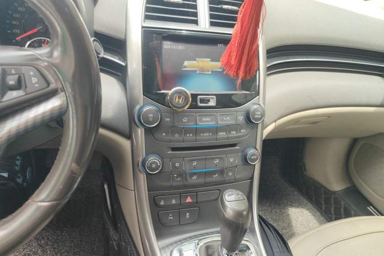 Used Chevrolet Malibu 2013 2.4L Automatic Luxury Edition Audio And AC Panel